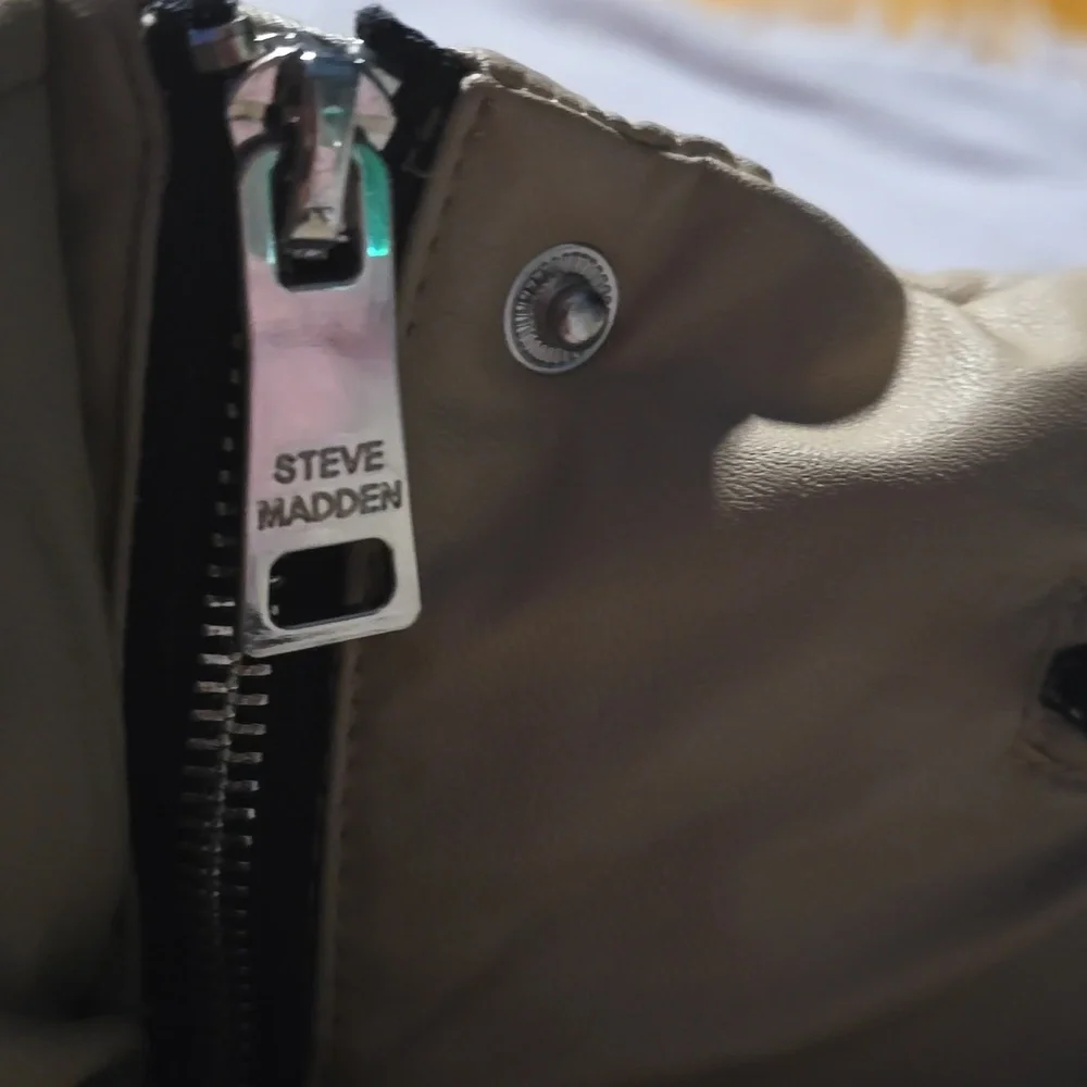 Tan Puffer Vest Steve Madden Like New Vegan leather - Picture 2 of 8